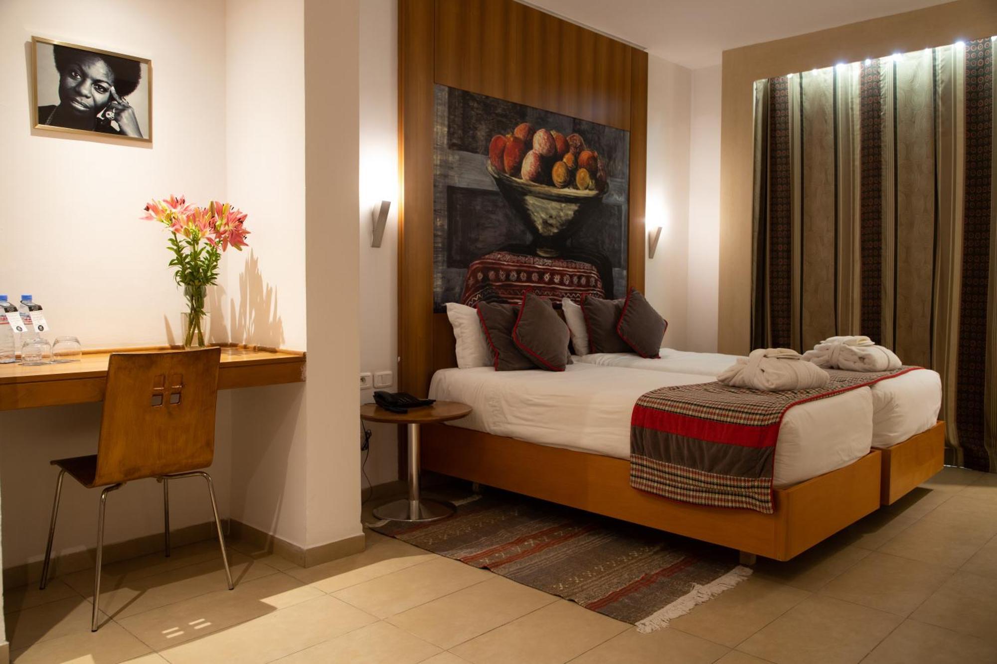 Carlton Hotel