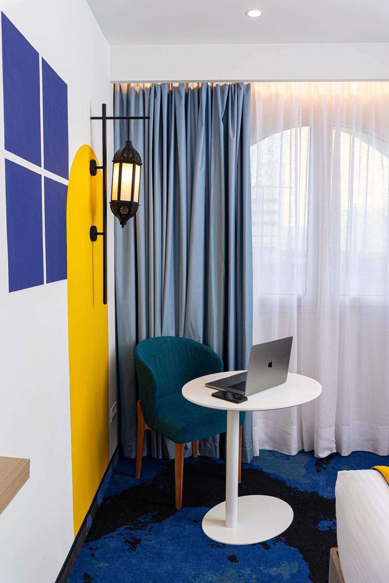 Carlton Hotel 3*