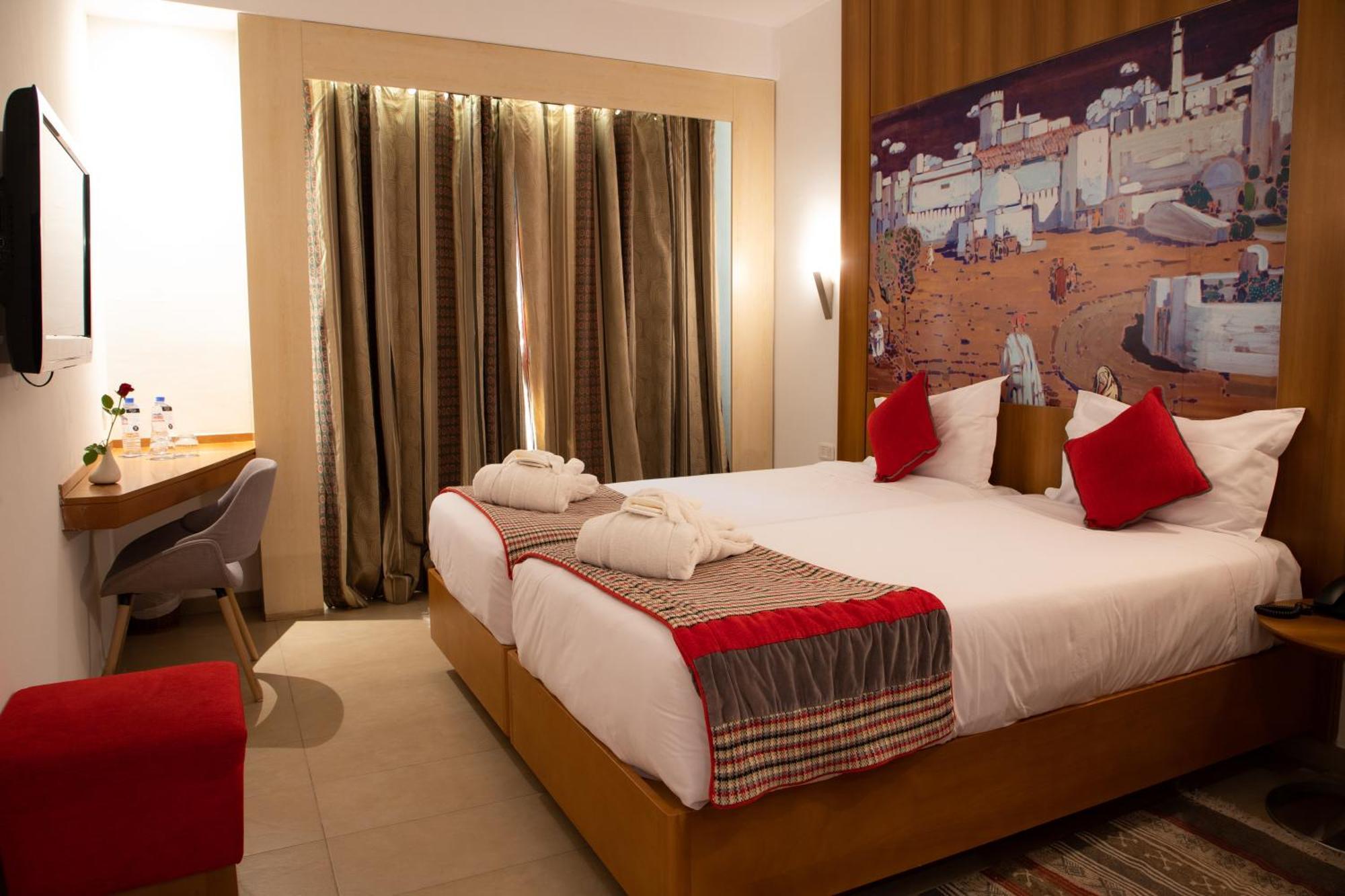 Carlton Hotel