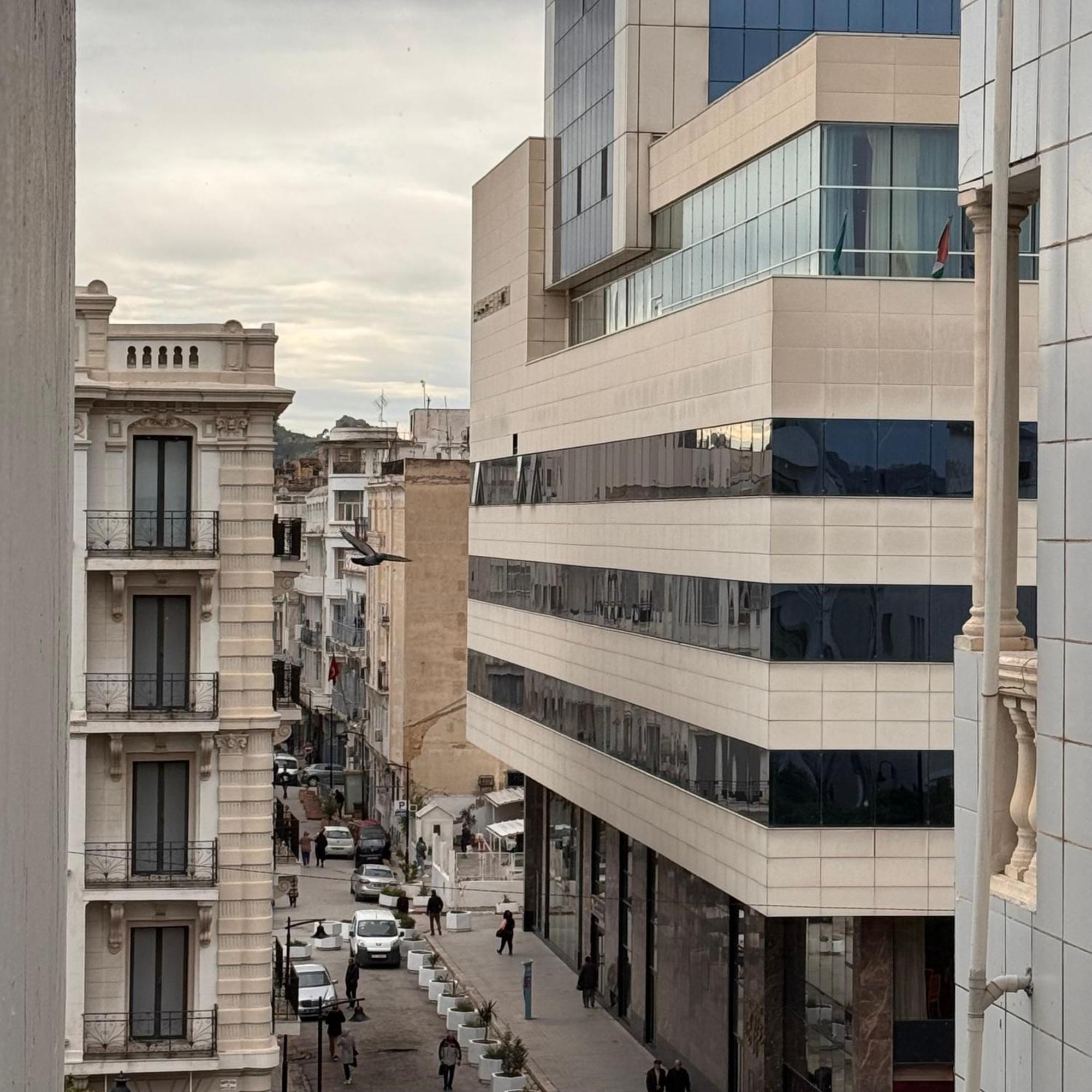 Carlton Tunis