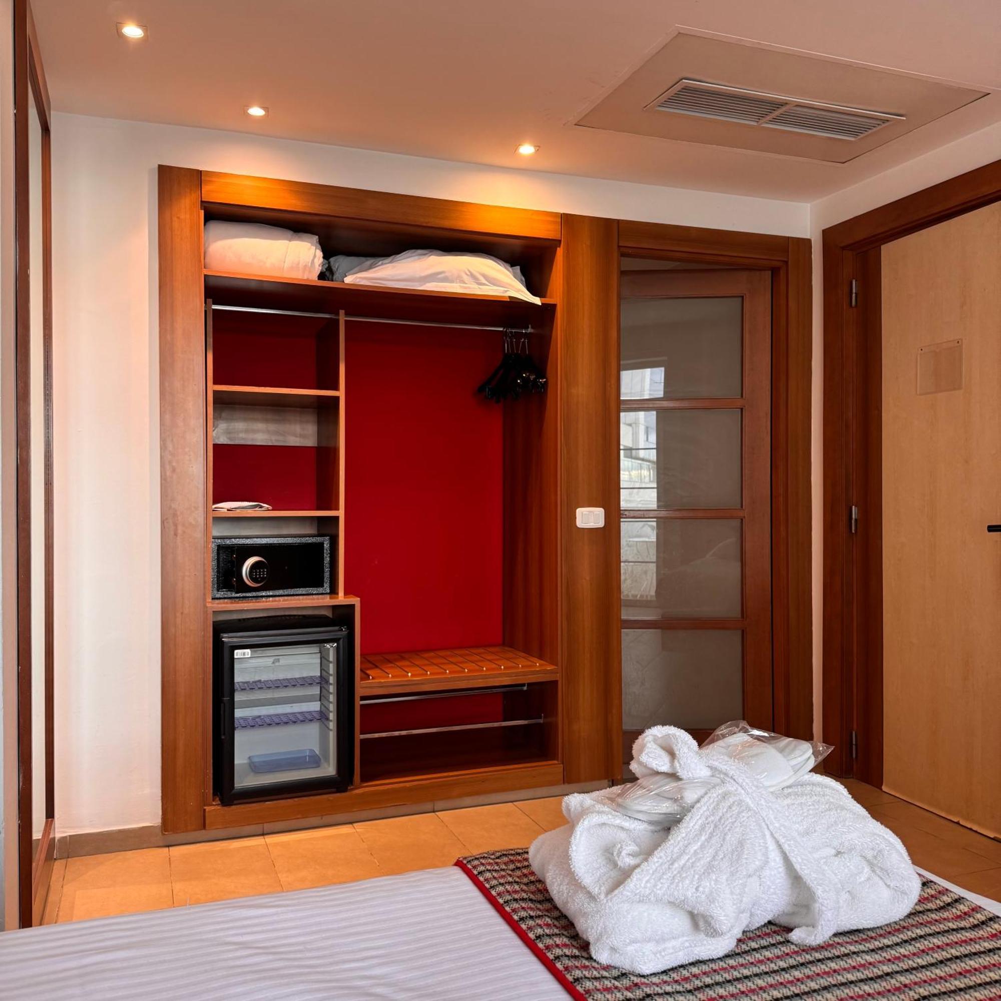 Carlton Hotel 3*